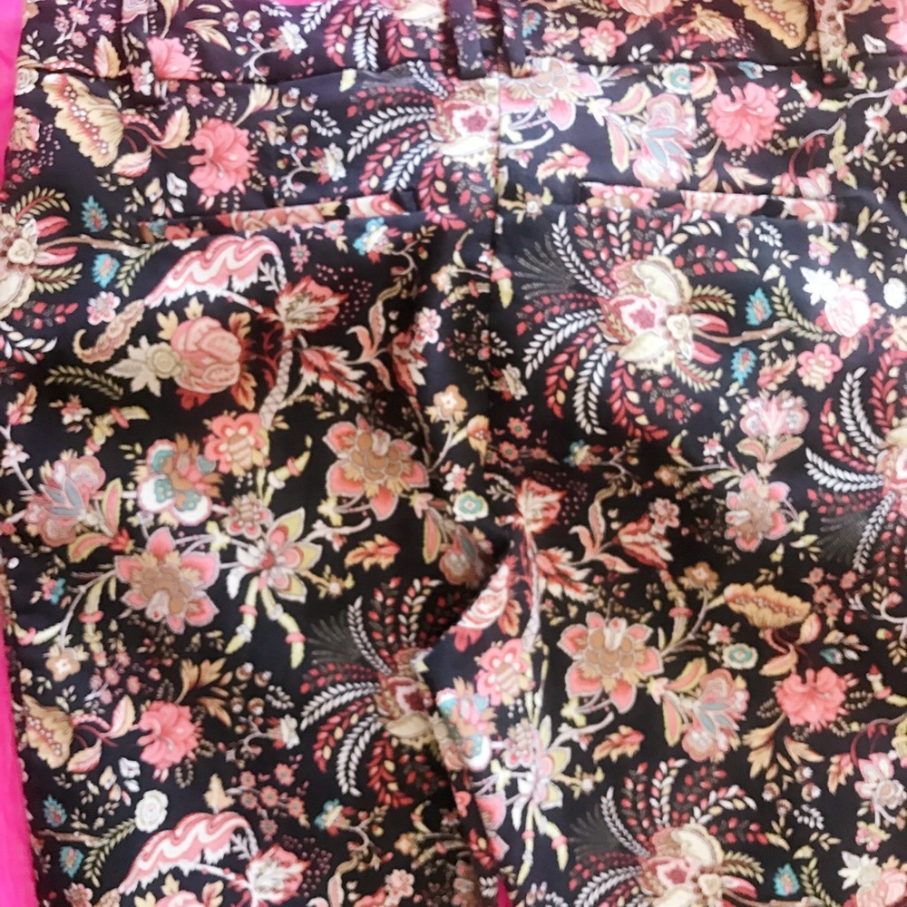 Vintage Floral Capri Pants - Picture 6 of 14